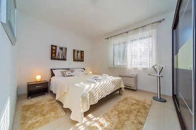 4B Apartments - Two Bedroom Apartment with...