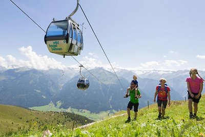 Appartement in Neukirchen met een balkon