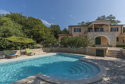 Villa in Koromacno mit Balkon