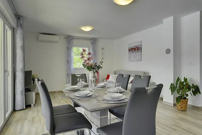 Villa mit Pool in Marcana