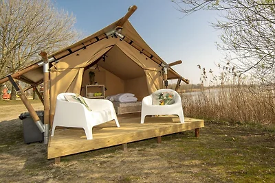 Safaritent aan het strand voor stellen