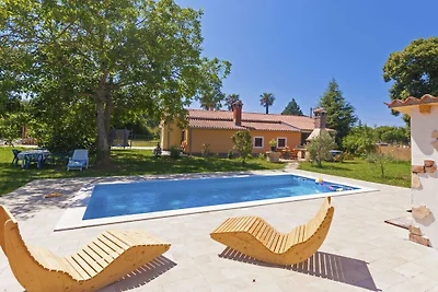 Ferienhaus in Kršan mit Schwimmbecken