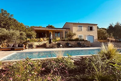 Villa panoramica con piscina