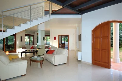 Villa in Valderice met Zwembad en Tuin