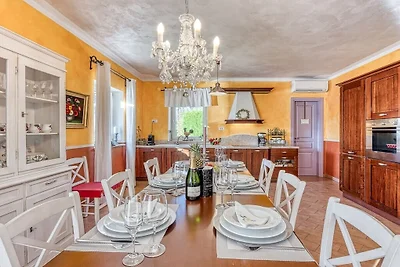 Villa in Nedescina mit Schwimmbecken