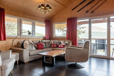 Lebhaftes Chalet mit Whirlpool