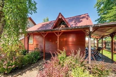 Zweistöckiges Ferienhaus mit Terrasse
