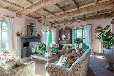 Villa in Tuscany with Infinity Pool and Views