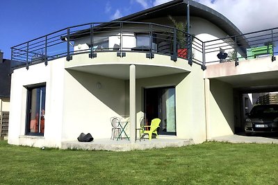 Villa mit Hochterrasse und Panorama-Meerblick