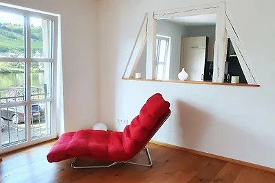 Hallenbach mit Moselblick