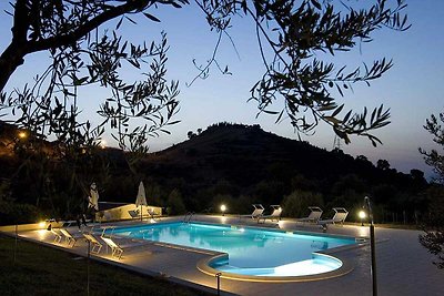 Modernes Ferienhaus in Patti mit Pool