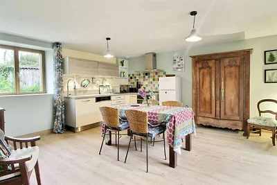 Schönes Ferienhaus in Neulliac