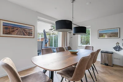 Modern eingerichtetes Ferienhaus für 6...