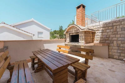 Geräumiges Ferienhaus in Maslenica