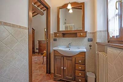 Omringd door groene Toscaanse heuvels