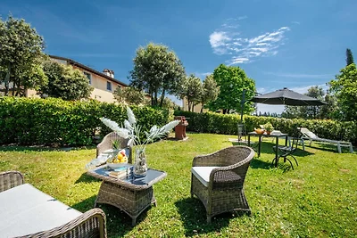 Wohnung im ersten Stock mit privatem Garten