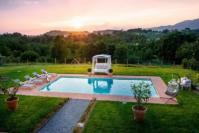 Villa in Lucca mit Pool und Aussicht
