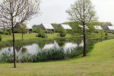 Charmantes Waldhaus, umgeben von einem Garten