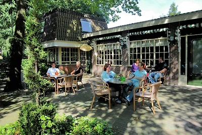 Luxus-Lodge mit Klimaanlage an einem...
