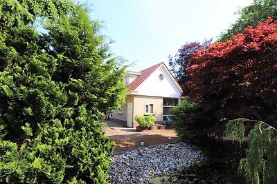 Schönes Ferienhaus in Gorredijk mit Garten