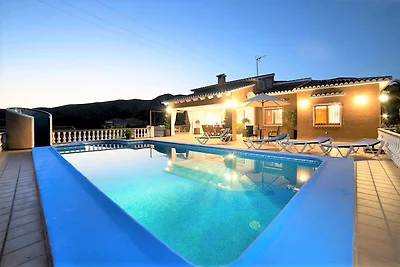 Belvilla di OYO El Chalet de Lucםa