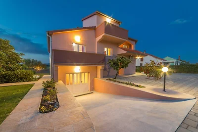 Luxusvilla für 10 Personen mit privatem Pool