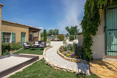 Ferienhaus mit Gemeinschaftspool in Luberon