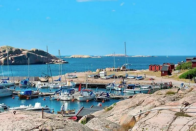 12 persone case ad LYSEKIL