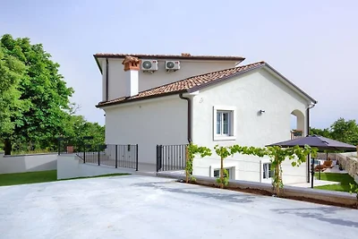 Villa in Kanfanar mit Schwimmbecken