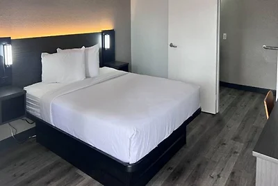 1 Queensize-Bett | Kühlschrank