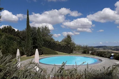 2 Wohnungen in Mombaroccio mit Pool