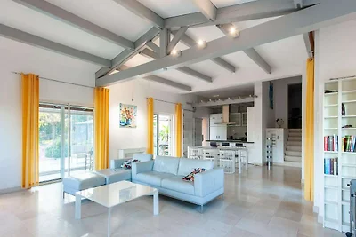 Schönes Ferienhaus mit Schwimmbad