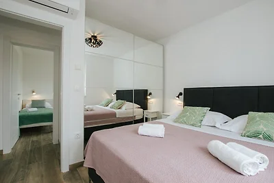 Spacious Luxury Trogir Apartments - Comfort T...