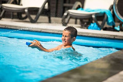 Modernes Chalet mit Außensauna und Spa in ein...