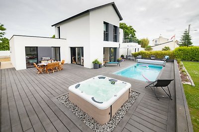 Villa met zwembad en spa vlakbij de zee