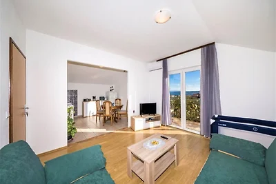 Trogir Comfortable Apartment with Terrace - T...