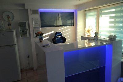 Studio met balkon vlakbij de zee.