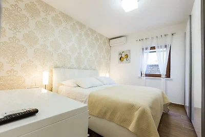 Modern Escape with Private Pool - 4 Bedroom...