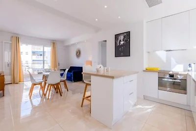 Stilvolle 2-Zimmer-Wohnung mit Balkon, 3 Minu...