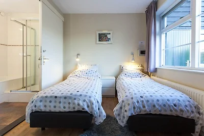Familienvilla mit Terrasse in Andijk