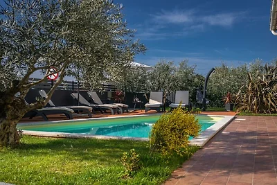 Villa en Krnica con piscina