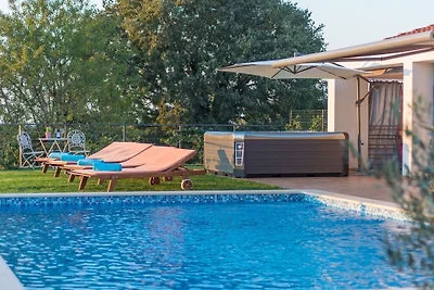 Villa in Rovinj mit Terrasse