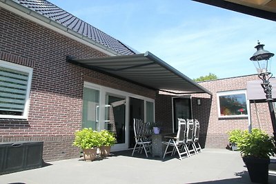 Modernes Ferienhaus mit Veranda in Limmen