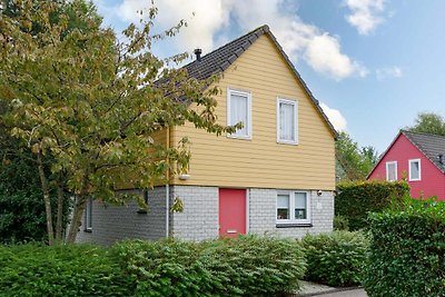 Geräumiges Ferienhaus mit Sauna in Strandnähe