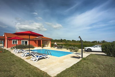 Villa con piscina a 1 km dalla spiaggia
