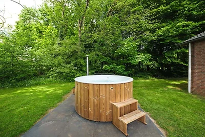 Lodge mit Wiesenblick und Whirlpool