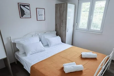 Exclusive Elegant Villa with Pool in Kastel N...