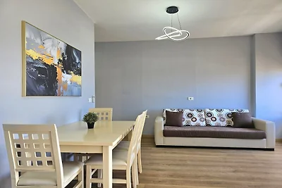 Accogliente apt con balcone privato, Saranda