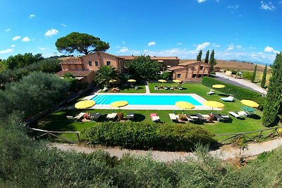 Casale con piscina a Castiglione del Lago