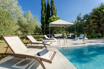 Villa in Lucca mit Pool und Landschaftsblick
